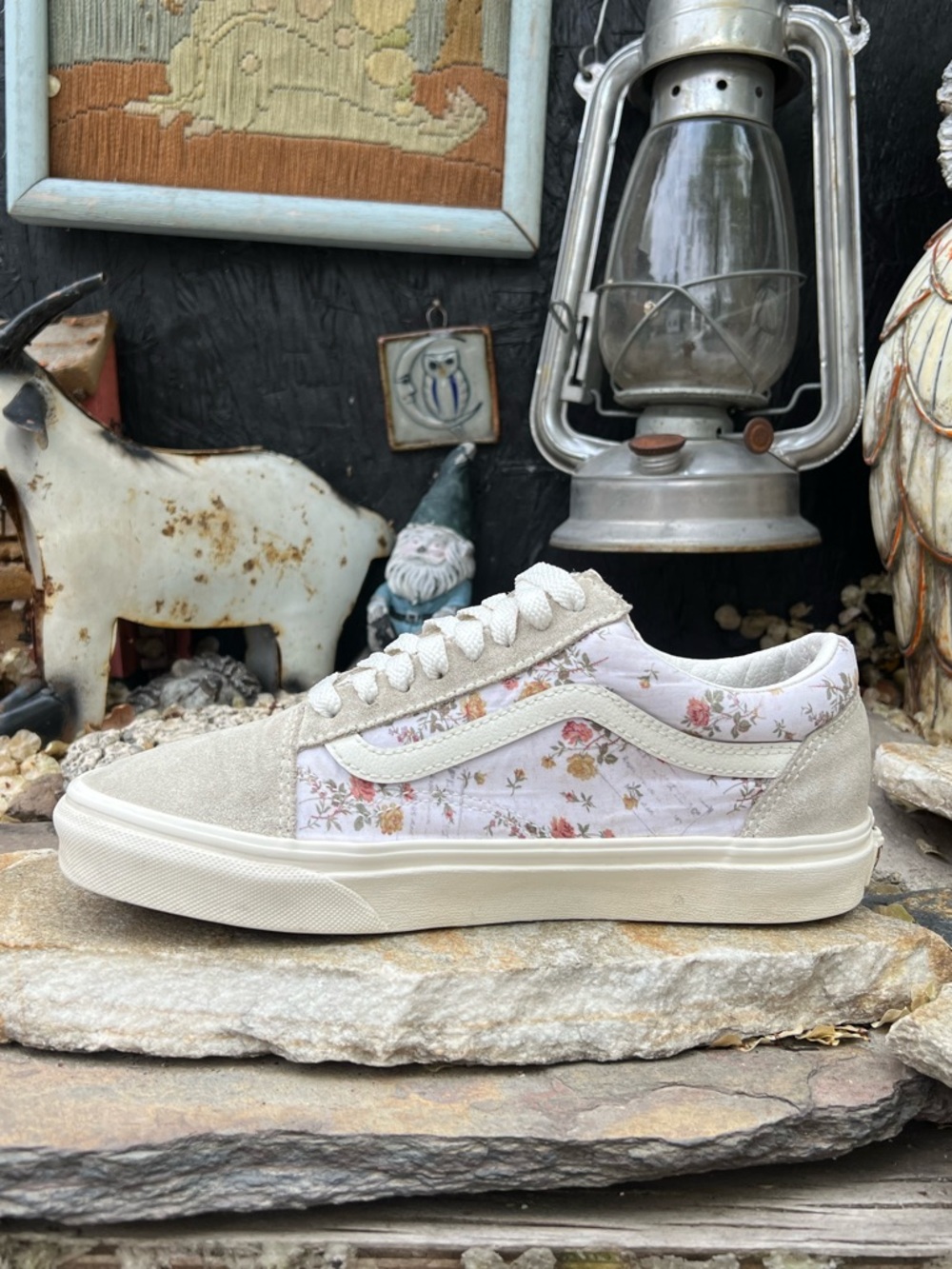 Vans Floral Old Skool Sneakers in Beige and Pink - Picture 3 of 9